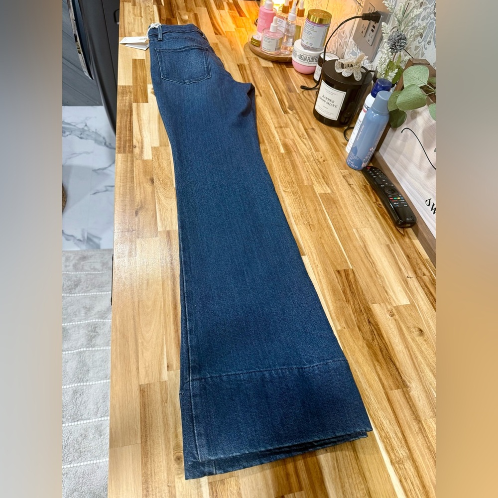 Good American Women’s Blue Classic Slim Bootcut Jeans - Picture 4 of 4